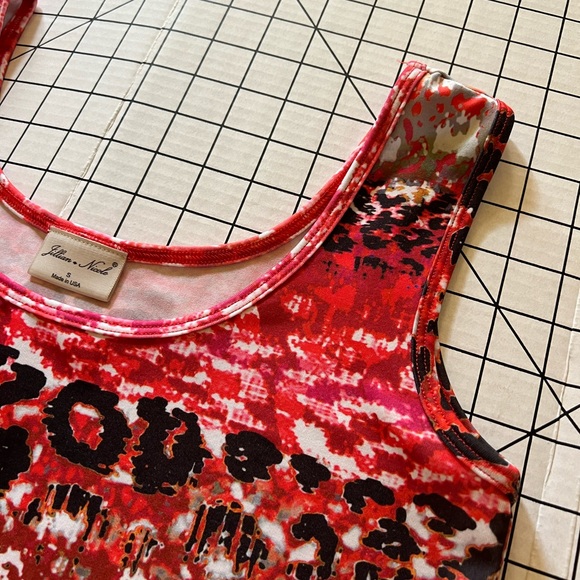 Vibrant stretchy tank, shell. S - Picture 2 of 4
